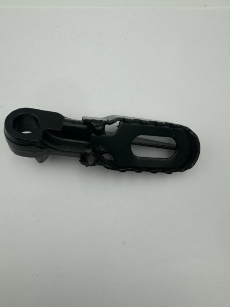 Yamaha XT500 FOOTREST RIGHT 583-27421-00 NOS 583-27421-00 Genuine spare part – MG-Teileshop